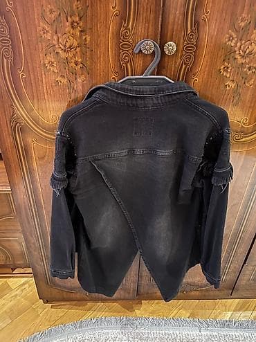 kurtka türkçe: Cins pencek.Cox az geyinilib 70 azn alınıb,20 azn satılır — 2