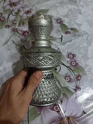 qədimi lampa: ​Sovet dövrünə aid, orijinal metal neft lampası satılır. ​Vəziyyəti — 5