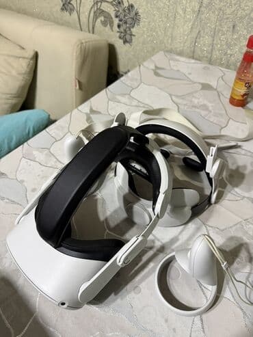 pc pultu: Meta Quest 2 VR seti - Komplekt: VR qulaqcıq/hedset, 2 ədəd hərəkət — 3