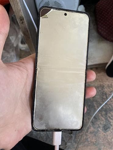 iphone 9 pro: Samsung Z Flip, 256 GB, rəng - Qara, Qırıq — 2