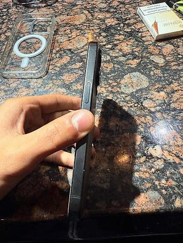 ayfon 9: IPhone 15 Pro — 2