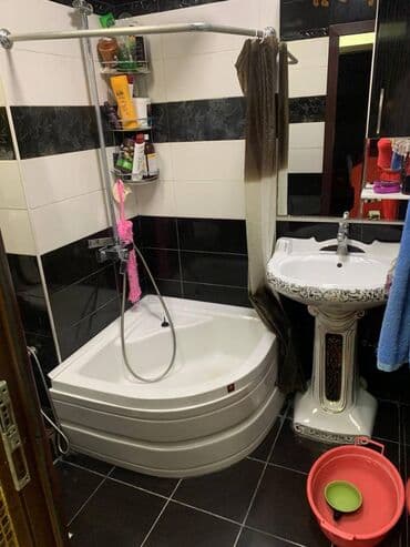 ist petrol tbilisi prospekti: Bakı, 3 otaqlı, Köhnə tikili, m. Memar Əcəmi, 75 kv. m — 15