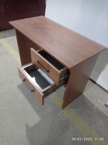 Вешалки: Новый, Для сотрудника, Квадратный стол — 4