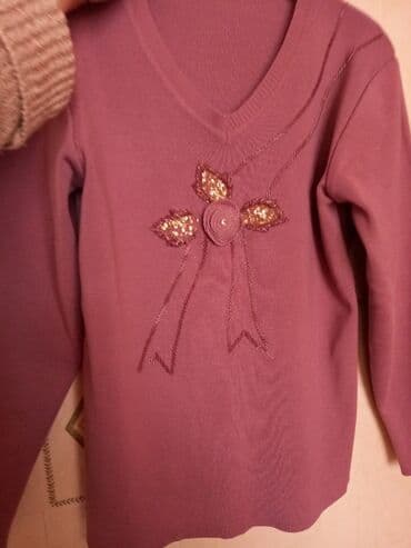 qadın jaketi: Kofda malinıvı reng. 8 manat. 40-42 razmerə uyğundur. XL- XXL — 4