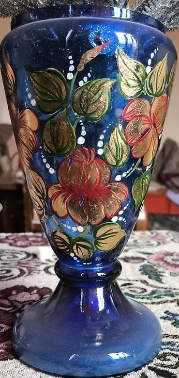 Вазы: Qədimi üslubda dekorativ dəst – şüşə və keramika əşyaları Tərkib: - — 4