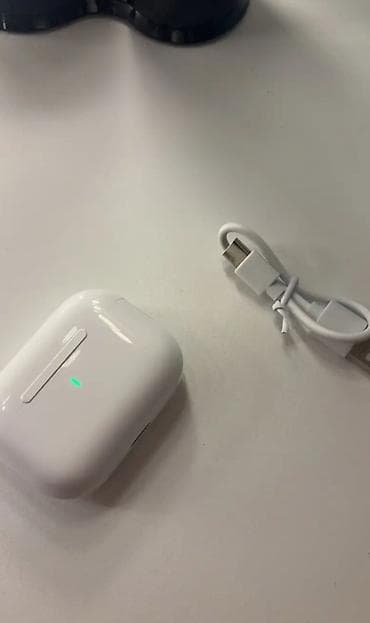 audio: Tam simsiz qulaqlıq – ağ rəng, şarj qutusu və USB‑A dan USB‑C‑yə kabel — 1