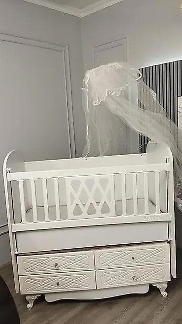 Oğlan və qız üçün, Dördbucaq, Beşik, Dəstsiz, Matrassız, Yellənmə mexanizmsiz