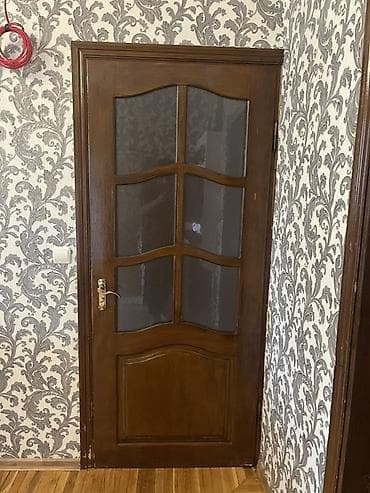 Taxta otaq qapıları – şüşəli klassik model - Material: massiv ağac