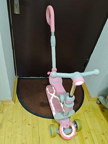 Skuter 40 azn tecili satilir musiqilidi,ışıqları işləyir. Ana