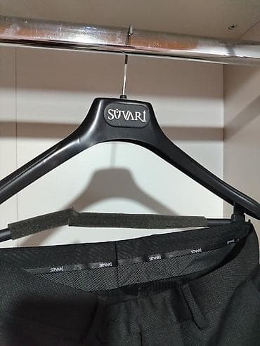 Şəxsi əşyalar: Brend: Süvari Model: 3 hissəli kostyum dəsti Tərkib: - Bənövşəyi — 4