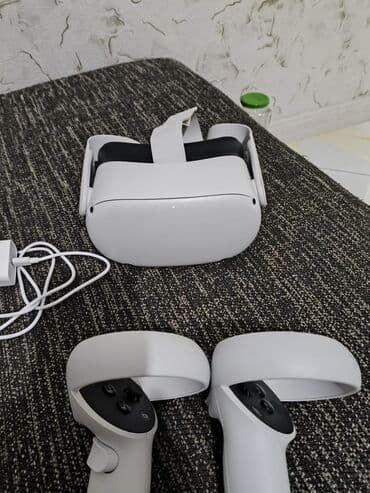 oyun ucun qulaqciqlar: Oculus meta quest 2 ideal vəziyyətdədir 6/256 qutusu var.Daxilində 100 — 1