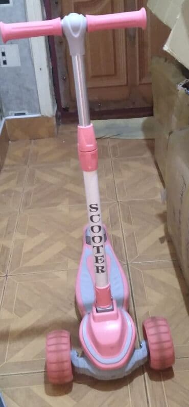 Yağlar və avtokimyəvi maddələr: Uşaq skuterı – 3 təkərli, çəhrayı-boz rəngdə. 65 kg ağirlik göturu — 2