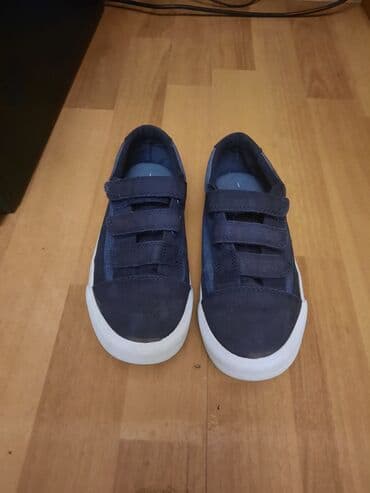 Uşaq ayaqqabısı mollda next dən alınıb 33 razmer