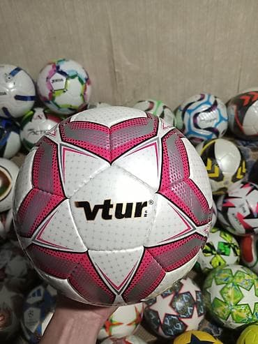 Futbol topları – müxtəlif brend və dizaynlar. 15 manatdan 100 manata — 2