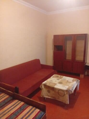 дом аренда: Bir otaqlı sadə yaşayış sahəsi təqdim olunur. - Yataq otağı: taxta — 6