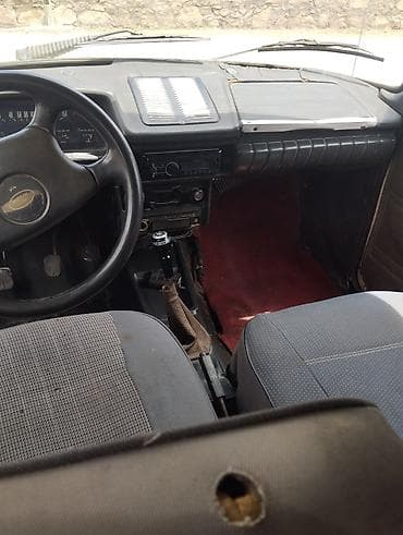 2141 moskviç: Model: Moskvich 412 (sedan) Rəng: krem Kuzov: 4 qapı, klassik xrom — 9