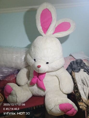 Böyük ölçülü plyuş dovşan oyuncağı - Rəng: ağ bədən, qulaqların içi