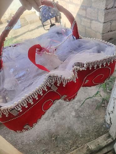 buta xonçalar: Qırmızı məxmərdən bəzədilmiş gəlin xonçası/səbəti - Material: məxmər — 1