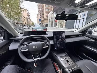 Tesla : 1.5 l | 2025 il 10500 km Sedan