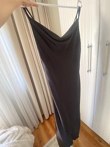 Женская одежда: Qara satən maksi don - Model: slip tipli, incə çiyin askıları ilə - — 5