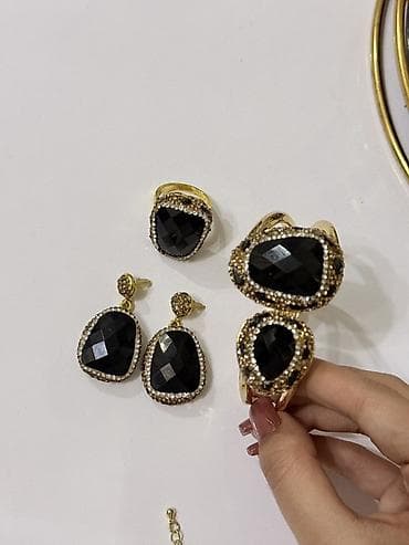 Qara daşlı zərgərlik dəsti - Tərkib: sirğalar və iki müxtəlif ölçülü — 1