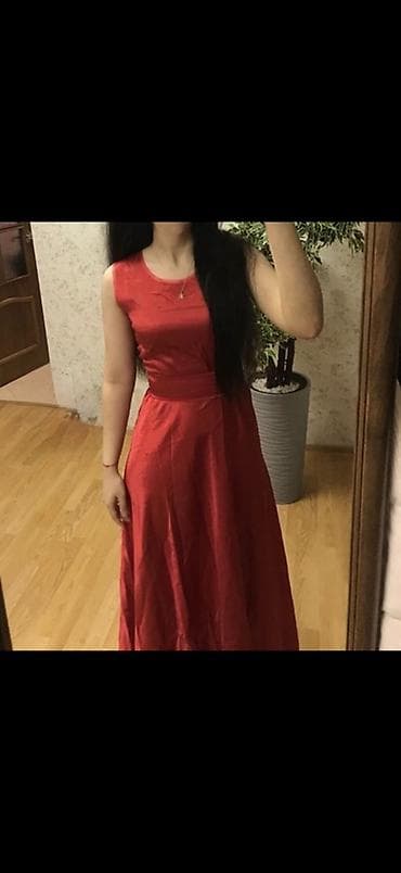 Qırmızı maxi paltar – sadə və zərif dizayn - Rəng: parlaq qırmızı -