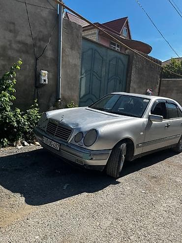 opel 2 5: Mercedes-Benz E 320: 3.2 l | 1996 il Sedan — 1