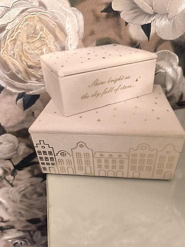 Zərif dizaynlı 2 ədəd dekorativ/qutu dəsti. - Material: Yumşaq lalafo.az -da Zərif dizaynlı 2 ədəd dekorativ/qutu dəsti. - Material: Yumşaq