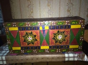 Qedimi sandixdir yaxsi veziyyetdedir hec bir qiriği yoxdur diger butun