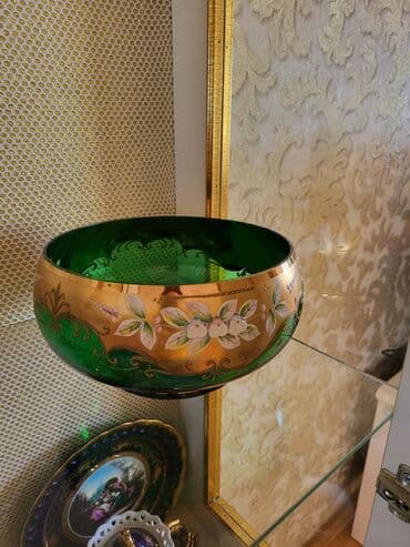 вазы для фруктов и конфет: Zərif dekorativ şüşə qab - Rəng: dərin zümrüd-yaşıl içlik, kənarlarda — 1