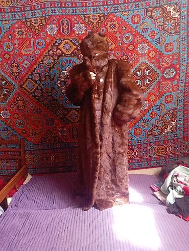 Uzun qəhvəyi kürk palto - Model: tam uzunluqda, dizdən aşağı, klassik lalafo.az -da Uzun qəhvəyi kürk palto - Model: tam uzunluqda, dizdən aşağı, klassik