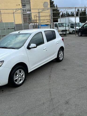 Qazanlar: Renault Sandero, ağ rəng, 5 qapılı hetçbek. Texniki və dizayn — 3