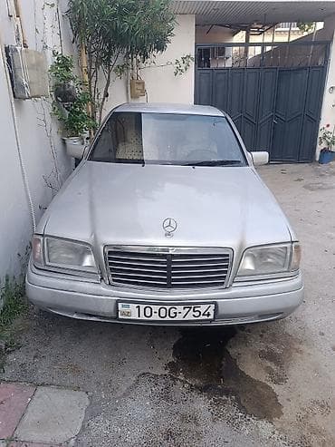 e 3 2: Mercedes-Benz C 250: 2.5 l | 1994 il Sedan — 1