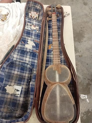 akustik gitara simi: 1992 ci il Tut ağacından hazırlanmış milli musiqi aləti Tar ehtiyacı — 1