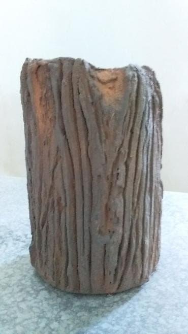 Dibcək əl işi .(ağacdan deyil)diametri 10 smhündürlüyü 21sm