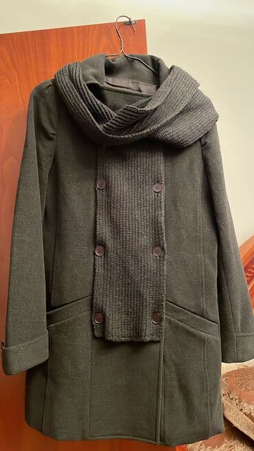 calvin klein euphoria qiymeti: Palto şarfı üzerinde,çıxarmaqda olur. Bir defe geyinilib. Baha alınıb — 1