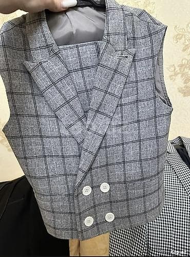 Boz rəngdə, kvadratlı naxışlı kişilər üçün klassik jilet. - Model