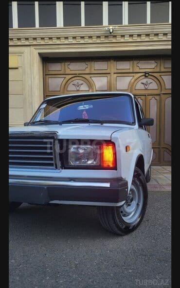 masin ucun qosqu: Model: Lada vaz (VAZ 2107) Kuzov: sedan, 4 qapı Rəng: ağ Yanacaq — 8
