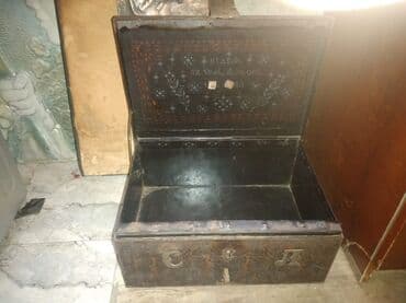 AXTARILIR AXTARILIR SANDIQDAN Antik taxta sandıq/kasa - Material