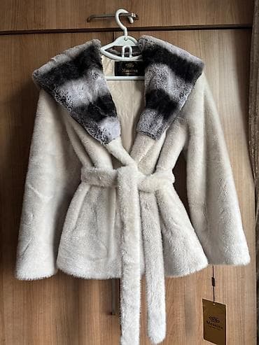 sandy geyim: Yeni Süni kürk. Çox gözəldir,keyfiyyəti əladır. L ölçü. Etiket — 1