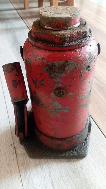 masin kompressor temiri: Hidravlik “butulka” tipli domkrat - Rəng: qırmızı, tökmə metal gövdə — 1