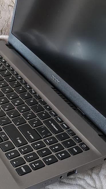 macbook pro 2017: Acer noutbuk – 15.6" ekran, tam ölçülü klaviatura (ayrılmış rəqəm — 2