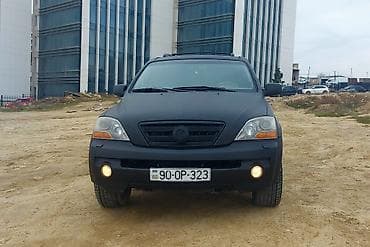 KIA SORENTO SUV – mat qara rəngli, tam ölçülü kuzovlu, şəhər və
