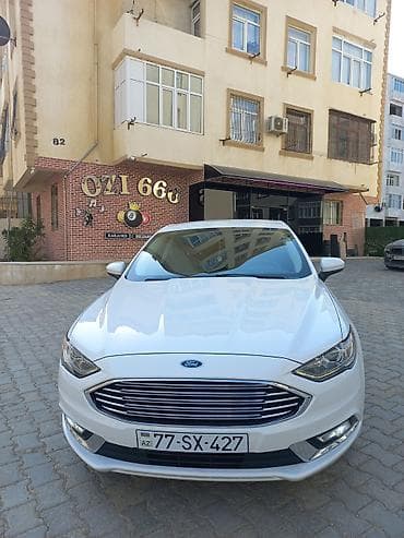 panel pulsuz: Ford Fusion sedan – ağ rəngdə, geniş və komfortlu salon — 5