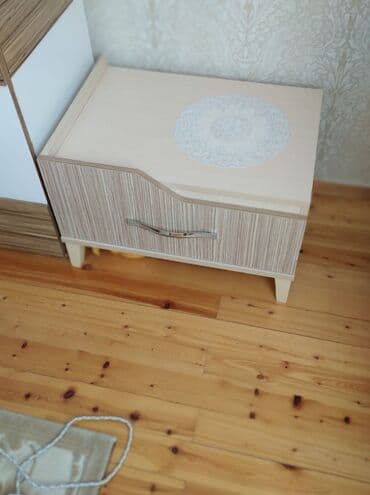 taxt yatag: Yataq otağı mebeli.2 ay istifadə olunub heç bir deffekti yoxdu.Deste — 4