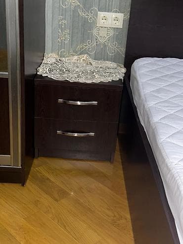 akvaryum baliqi: İkinəfərlik taxta çarpayı və döşək dəsti
İki tumba
Narimanov rayonu — 4