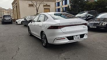 sedan maşın: BYD Qin Plus: 1.5 l | 2024 il 6160 km Sedan — 3
