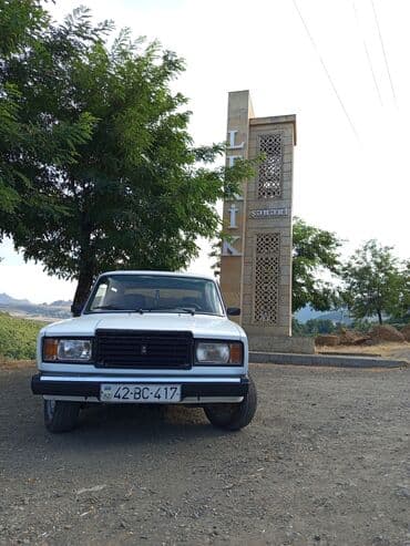maşin vaz: Salam Əziz izləyicilər ciddi olan varsa maraqlansın xaiş maşında — 1