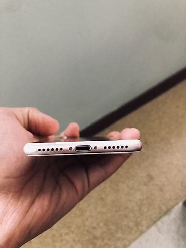 su xaladeniki: IPhone 7, 32 GB, Rose Gold, Barmaq izi, Simsiz şarj — 1