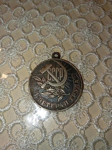 Sovet dövrünə aid “Veteran Truda” medalının orijinal nümunəsi - Üz